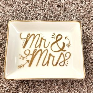 Mr & Mrs Ring Holder w/ Gold Lettering